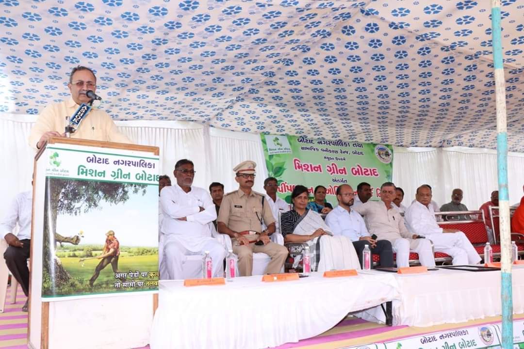 DCFBotadSF's tweet photo. #MissionGreenBotad
#BotadSFDivision

સા.વ.રેન્જ, બોટાદ દ્વારા મિશન ગ્રીન બોટાદ અંતર્ગત ઓક્સિજન પાર્ક - પિંપલ વનનું નિર્માણ અંતર્ગત અધ્યક્ષશ્રી માનં. ધારાસભ્ય શ્રી સૌરવભાઇ પટેલ તેમજ અન્ય અતિથિઓ દ્વારા વૃક્ષા રોપણ કરવામાં આવ્યું.

@CircleRajkot @drrajivguptaias @PccfS @CMOGuj https://t.co/34Eo6IO1NU