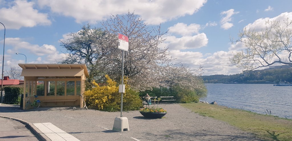 Barni_Noor's tweet photo. A picturesque bus stop in #Blockhusudden and #djurgårdskanalen in #Stockholm 
Great initiative to highlight the diverse beauty of #Sweden by @AlNecal https://t.co/PWsy63eCgn