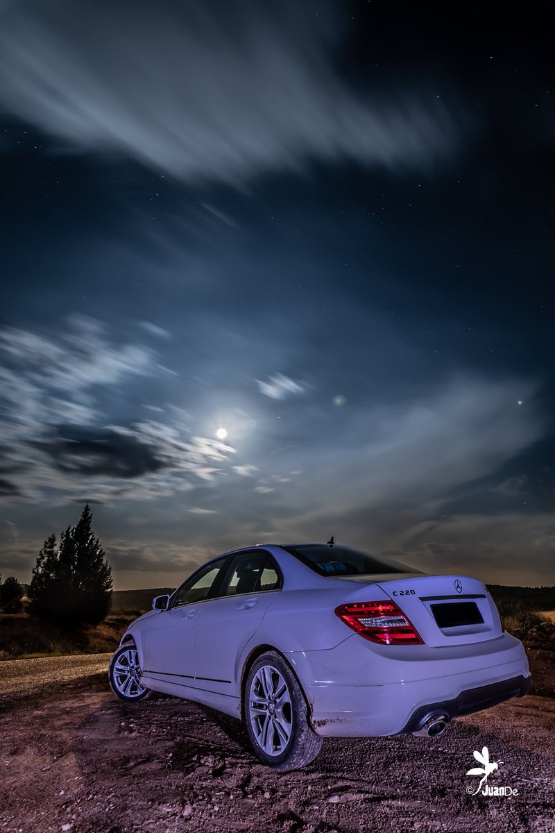 juanderr450's tweet photo. Noches de luna llena, a mí manera. Tenía ya ganas de unas salidas nocturnas.#nikon #nikod500 #nocturnas #night #moon #mercedes #landscape #paisaje #ellomo #villaverdedemontejo #nochecalurosa #tokina https://t.co/KEjPMQBkxO