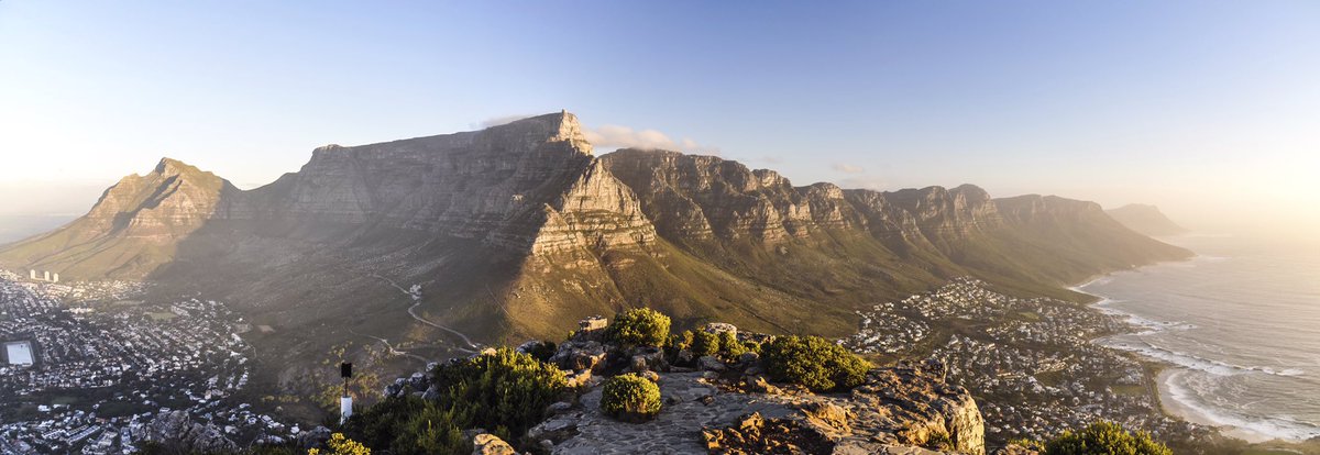 Nature at it’s best ⛰ 
#sporthelicopters #tablemountain #vandawaterfront #cityofcapetownskies #wonderlustcapetown #travelsouthafrica #travelcapetown #instahelicopter #helicopterride #bellhelicopter