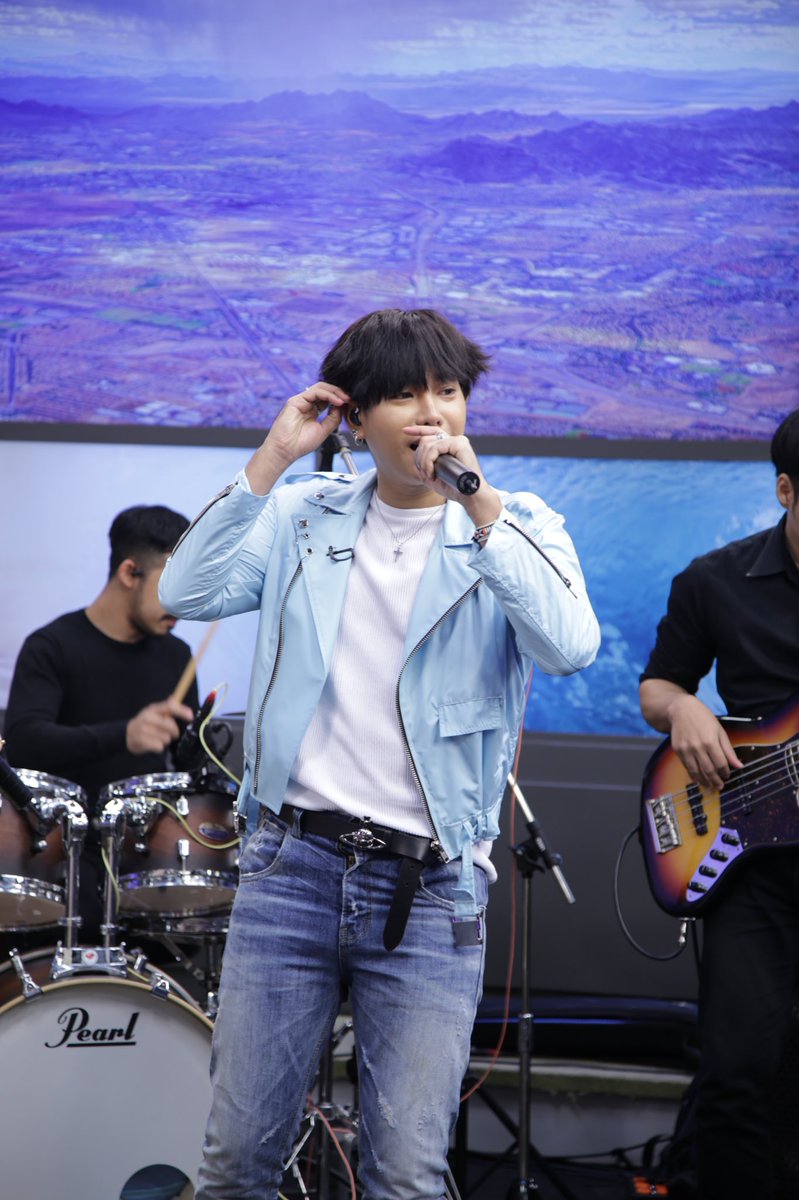 อ่านข่าวมาก็หลายปี ยังไม่เคยมีแบบนี้เลยซักวัน 555 ..ขอบคุณแขกรับเชิญคนนี้ ที่ทำให้ #เรื่องเล่าเช้านี้ ขึ้นอันดับ 1 trend twitter เมื่อเช้านะคะ 😊💕 #เป๊กผลิตโِชค