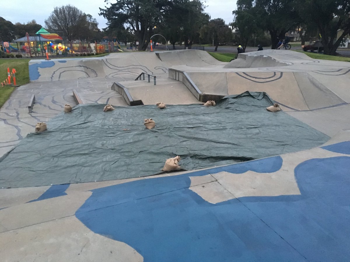 Leepy77's tweet photo. Day 1 - Professional squid 🦑 mural underway for #Millicent5280 skate park #KittBennett #IMAG @MillicentBCA1 https://t.co/gUV3FSripq