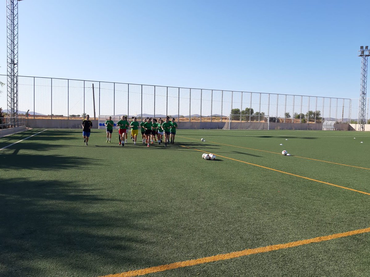 🌄Hoy toca sesión matutina en el anexo de La Moheda, con entrenamiento de  tarde incluido. ✌🏻Doble sesión para seguir cargando pilas!💪🏻 #FFLaSolana  #VamosAmarillas 💛