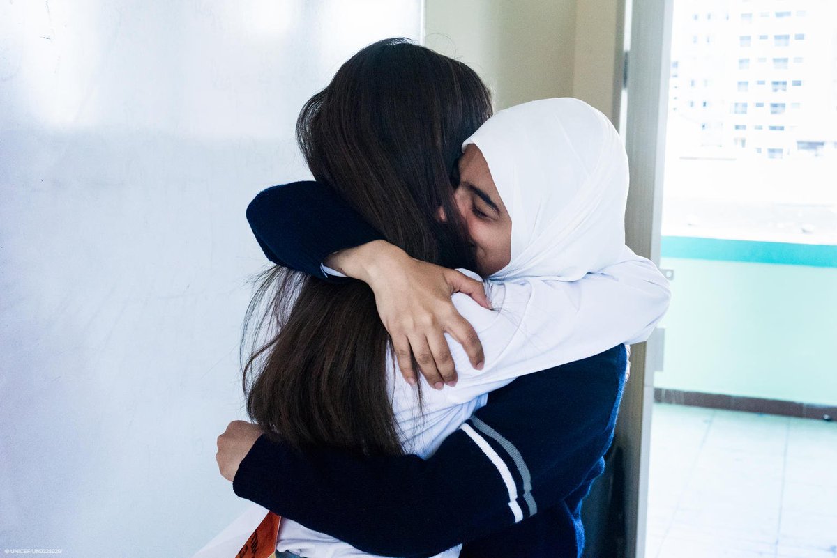 UNICEF's tweet photo. Heartwarming moments 💌

To celebrate #FriendshipDay, students at a school in Ecuador share kind notes with each other.

With 1 in 3 young people aged 13-15 experiencing bullying, school can be tough. Take the time to be kind. #ENDviolence #BTSLoveMyself https://t.co/1DUa7FQlAh https://t.co/CM4Anppt6B