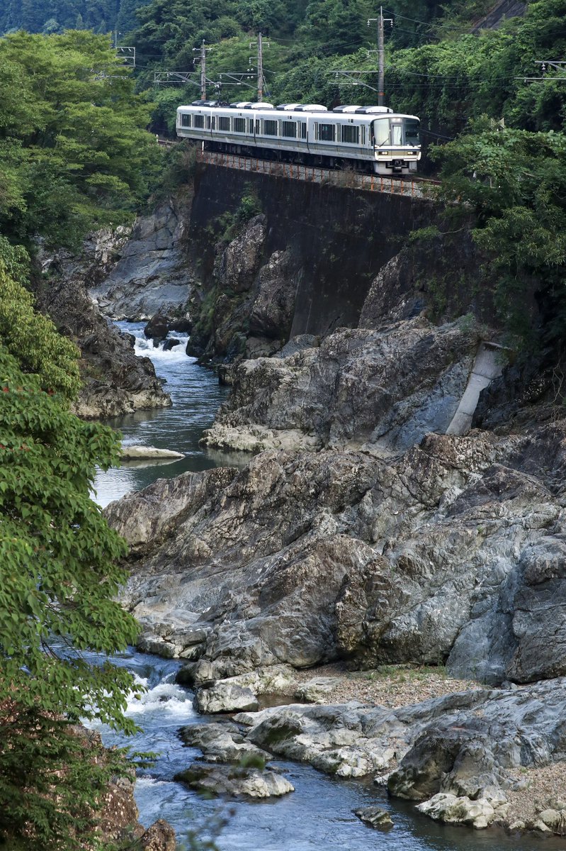 大波 V Twitter 19 07 30 火 9725m 221系近ﾅﾗna403編成 丹波大山 下滝 当時の事は知りませんが 221系が久々の福知山線入線ということで川代渓谷へ 福知山線独特の風景の中で撮影できて良かったです
