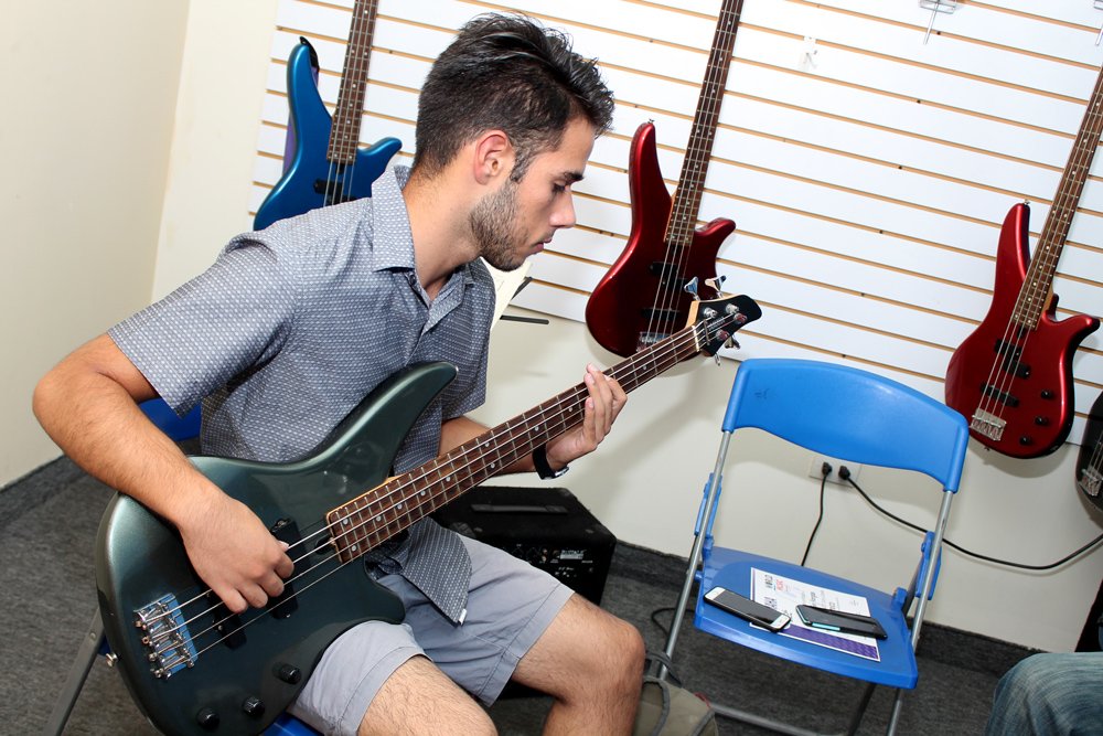 Escribe a WORLDMUSICSCHOOL@GMAIL.COM para saber todo sobre nuestras clases de bajo eléctrico. 
-

#musica #bajoelectrico #maracaibo #cursos