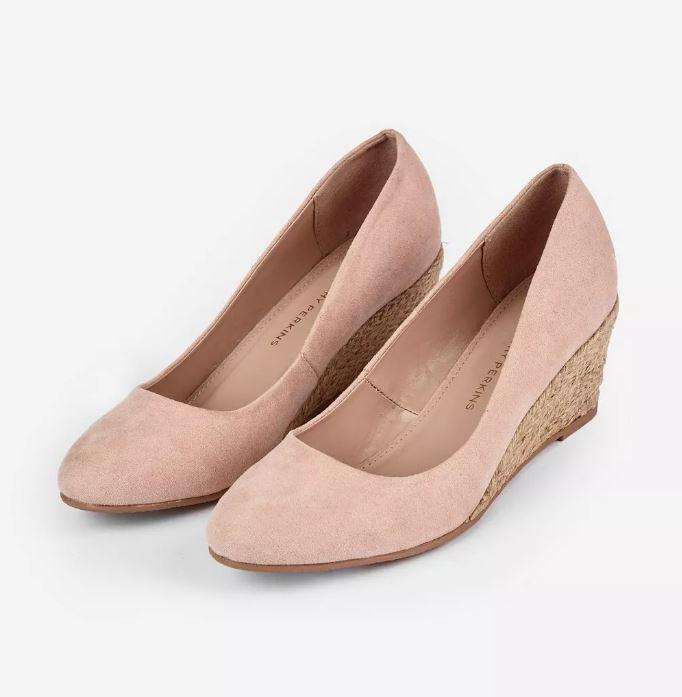 Dorothy_Perkins's tweet photo. It's #TuesdayShoesday! #RT to win the Nude Wedge Shoes.
https://t.co/q6SSkDxCRP  

*Opening date: 30/07/19 11am GMT 
Closing date: 31/07/19 11am GMT
Competition is open to UK residents aged 18+
For full T&amp;C's click here: https://t.co/CEhaoW6fO4       
Winner announced tomorrow. https://t.co/B24nOmOkYp