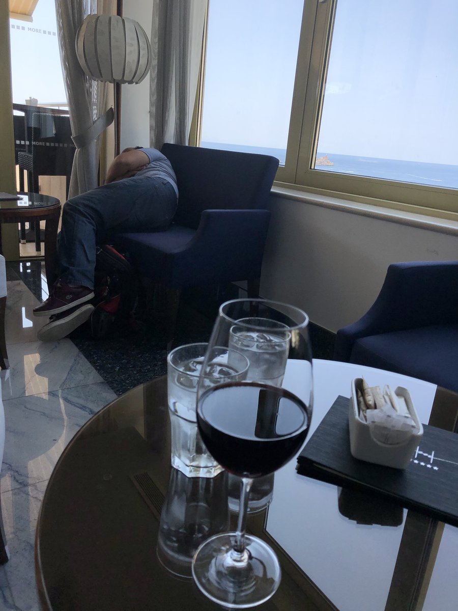 ComedyNerd2's tweet photo. @marknorm hotel lobby napchat #napchat https://t.co/1kyW7KTYv8
