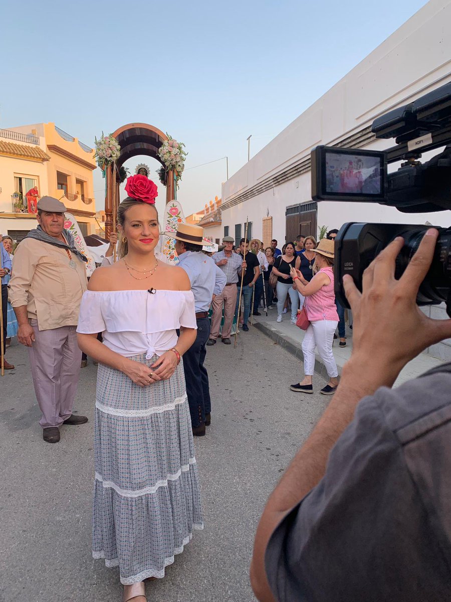 #ADF52 La Fiesta de La Malena es como se conoce a la Romería en honor a la patrona Santa María Magdalena de #PuertoSerrano  #Cádiz. Nuestra presentadora fiestera <a href="/Tuttimarquez/">Tutti Márquez</a> es quien te lo va a contar todo en el programa de mañana miércoles a las 22.30h en <a href="/canalsur/">CanalSur</a>