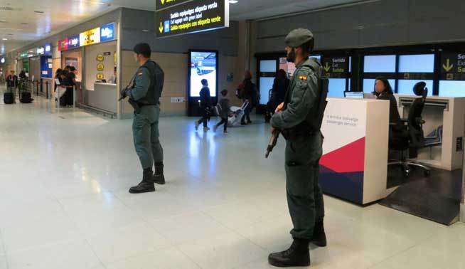 La Guàrdia Civil denuncia una treballadora de l'aeroport de Palma per parlar en català quan accedia al seu lloc de treball per un delicte "contra la seguretat", amb multa de fins a 200.000 euros. #forcesdocupació