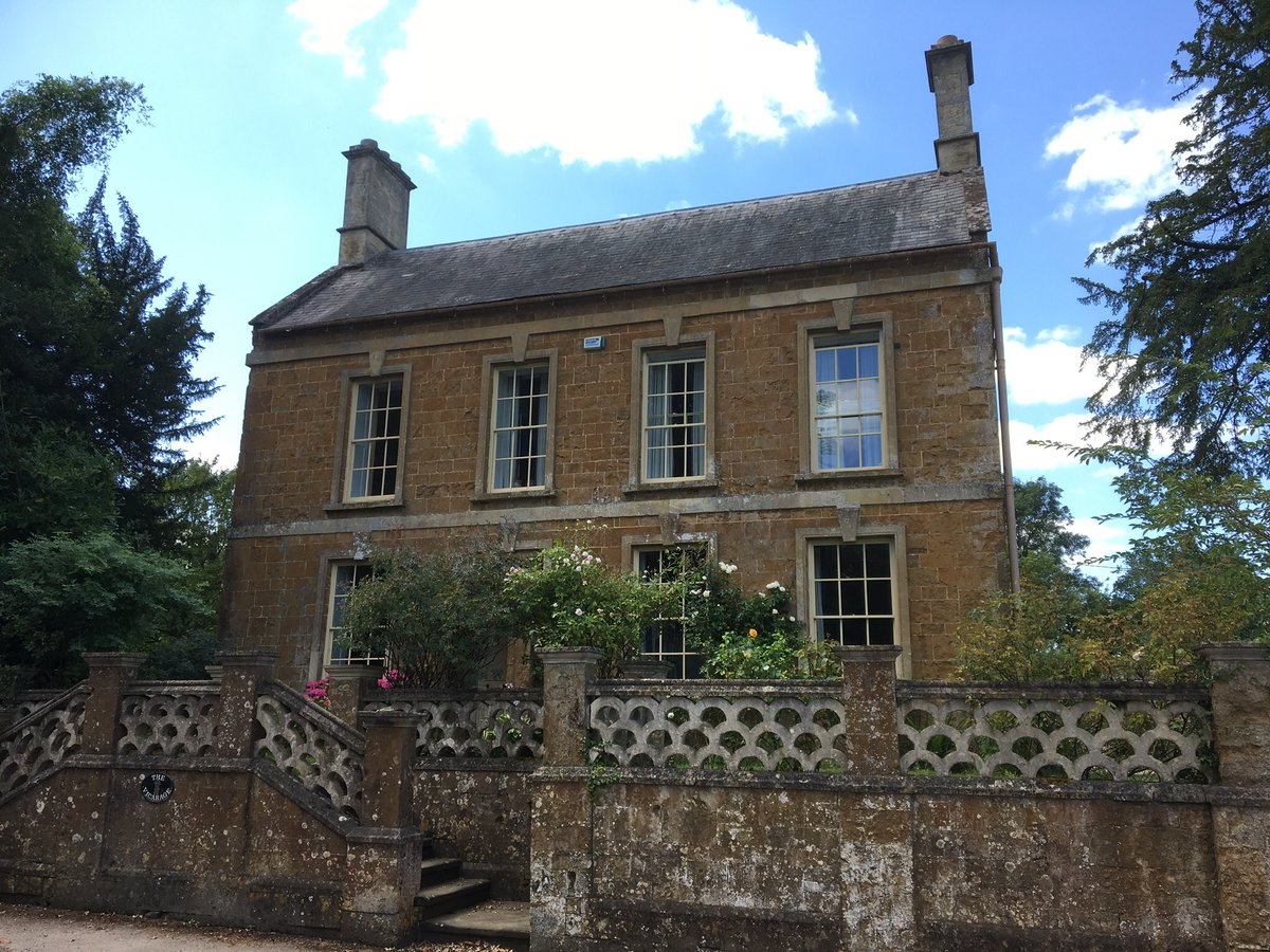 frankcwebster's tweet photo. Today I’ve been talking to @bbcox Jerome Sale and  @bethan_27 about a resilient local housing market - ‘stable but not strong’ - despite Brexit uncertainty but with opportunities for both buyer &amp; seller alike #ukhousing #Oxford # https://t.co/IyUnYLag6v