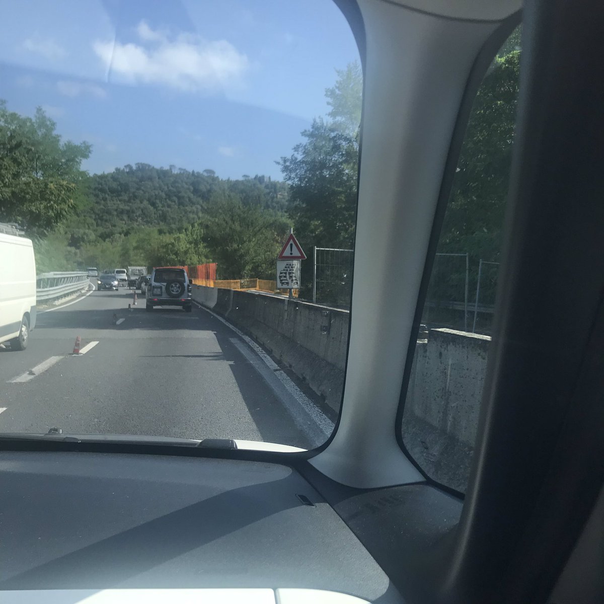 MonicaBarni1's tweet photo. Oggi sull’#autopalio km52 in coda. Spariti anche tecnici/operai di ieri @StradeAnas era una falsa speranza? https://t.co/A1e1IQXwrA