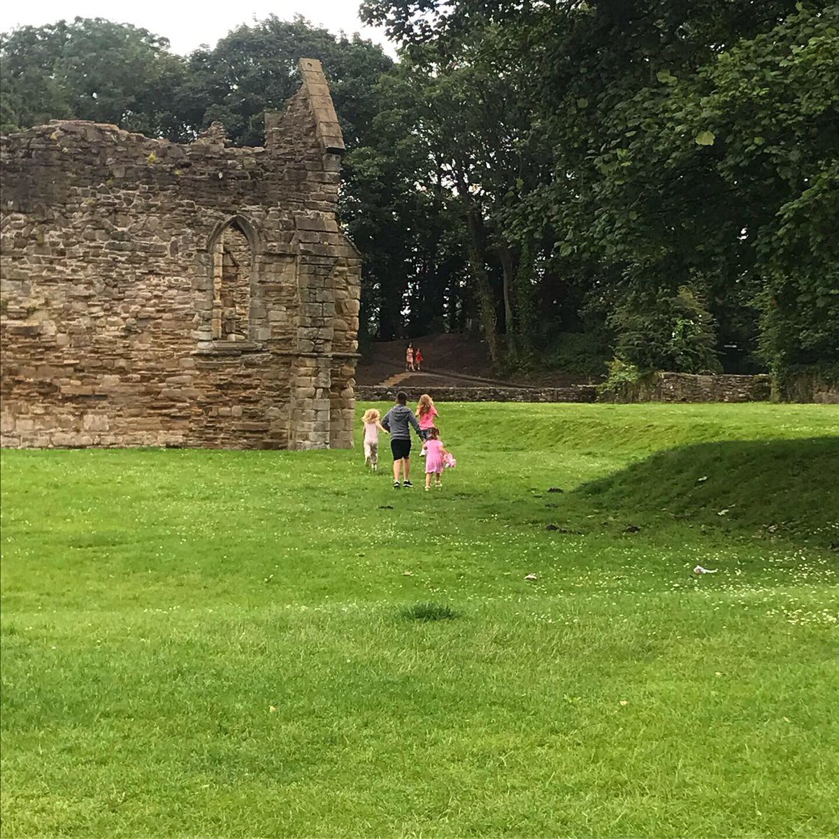 DebraMcgilloway's tweet photo. A lovely afternoon with friends #greenfieldvalley #friends https://t.co/qexyDVWomF
