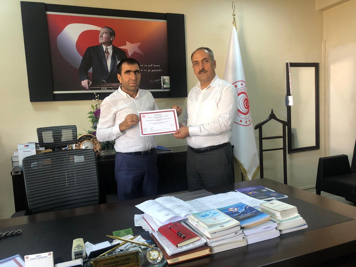 Bingöl Ticaret İl Müdürlüğü (@ticilbingol) on Twitter photo İl Müdürümüz Abdulvahap Tanık 2.El Motorlu Kara Taşıtlarının Ticareti Hakında Yönetmelik kapsamında, Bingöl Merkezde ilk "2.El Motorlu Kara Taşıtı Ticareti Yetki Belgesini" Sevenler Otomotiv- Turan Sevene teslim etti. Hayırlı olsun.
<a href="/VahapTanik/">Vahap Tanık</a> İl Müdürümüz Abdulvahap Tanık 2.El Motorlu Kara Taşıtlarının Ticareti Hakında Yönetmelik kapsamında, Bingöl Merkezde ilk "2.El Motorlu Kara Taşıtı Ticareti Yetki Belgesini" Sevenler Otomotiv- Turan Sevene teslim etti. Hayırlı olsun.
<a href="/VahapTanik/">Vahap Tanık</a>