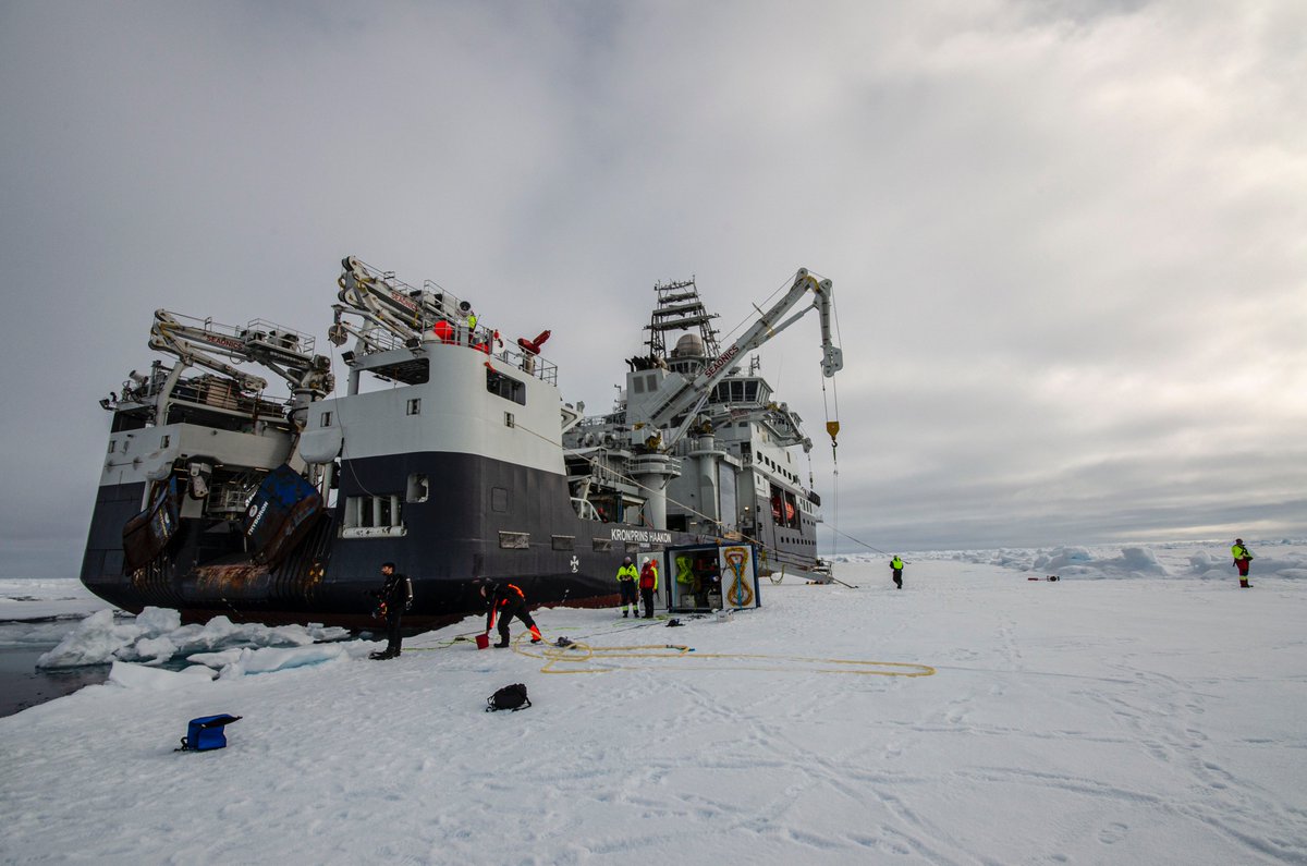 Sampling in the sea ice at 84°41 North #melosiraresearch #ffkronprinshaakon @UiTromso