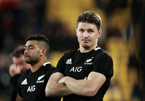 Sport24news's tweet image. WATCH: Beauden Barrett caught moving ball behind ref's back. sport24.co.za/Rugby/RugbyCha…