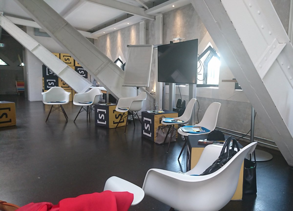 KathaEllmayer's tweet photo. #Disruptions-Workshop mit dem CEO - und los geht's! :-) #Transformationswerk #Hannover https://t.co/0JXwRnY0qC