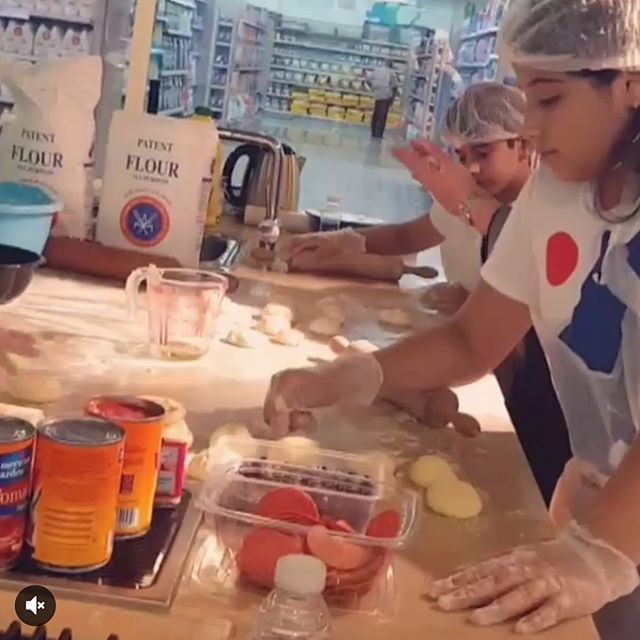 FoodAcademyKw's tweet photo. درس الطبخ في #ذا_فود_اكاديمي في #سيفكو 
Cooking Class in #the_food_academy in @kitchen.raiz saveco #saveco https://t.co/T71g5mZRFr