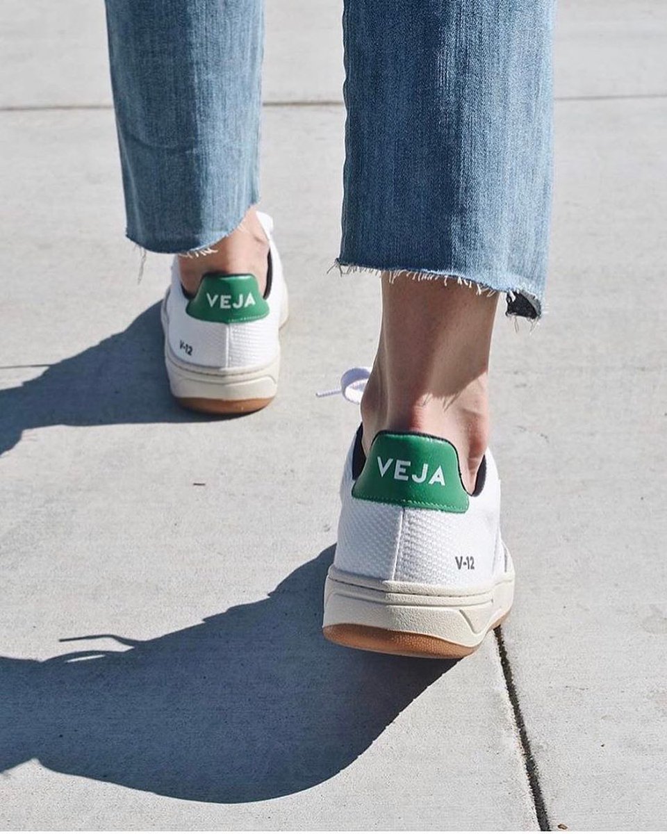 VEJA on Twitter: "DETAILS. Our V-12 White Emeraude are made out of b-mesh,  leather, jersey of recycled polyester and wild rubber from the Amazonian  forest. Available on https://t.co/y2kb0RNDn1. #veja #vejav12…  https://t.co/CT5quMMTSW"