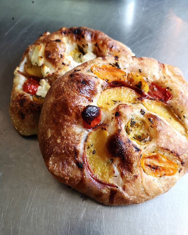 ForgeBakehouse's tweet photo. Summer has touched our focaccias this week. Peach, tomato, basil and lemon, and ricotta if that's what you like.
#realbread #awardwinning #longfermented #overnightdough #bakery #forgebakehouse #abbeydaleroad #ourfaveplaces #indie#independentsheffield #n… https://t.co/KGmSPV4Nsh https://t.co/tNVBWXfnzX
