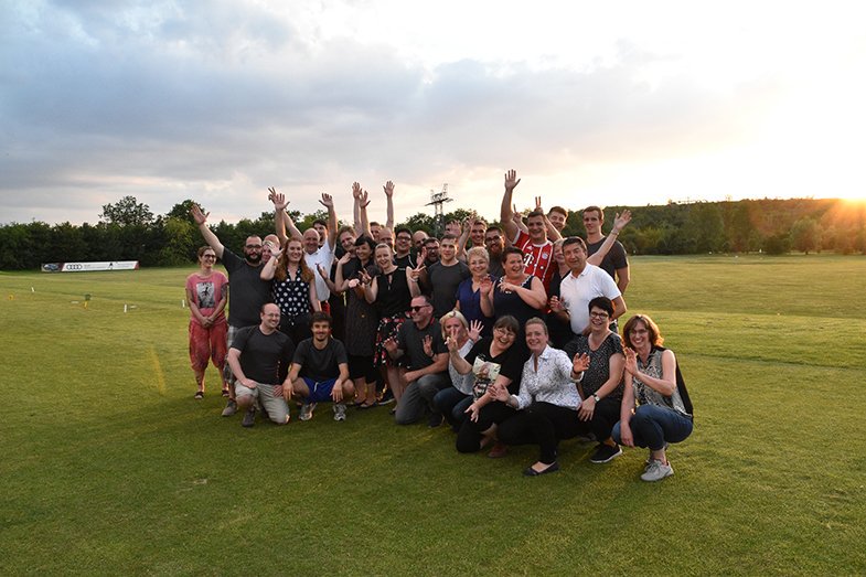 FZPBeratung's tweet photo. Zum diesjährigen FZP Sommerfest wurden die Golfschläger🏌️‍♀️ und Hammer🔨 geschwungen. https://t.co/bs9QsuJk48