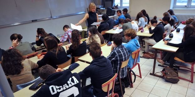 CCompagnon_'s tweet photo. Lycéens avec #Autisme, enseignants, CPE, chefs d’établissements … il n’est pas trop tard pour lire ou relire le guide d’accompagnement du Lycéen avec #TSA  de l’académie de Strasbourg  en prévision de la rentrée #changeonsladonne 
https://t.co/1U8dIQCXCY https://t.co/dHhK7zs8Yv