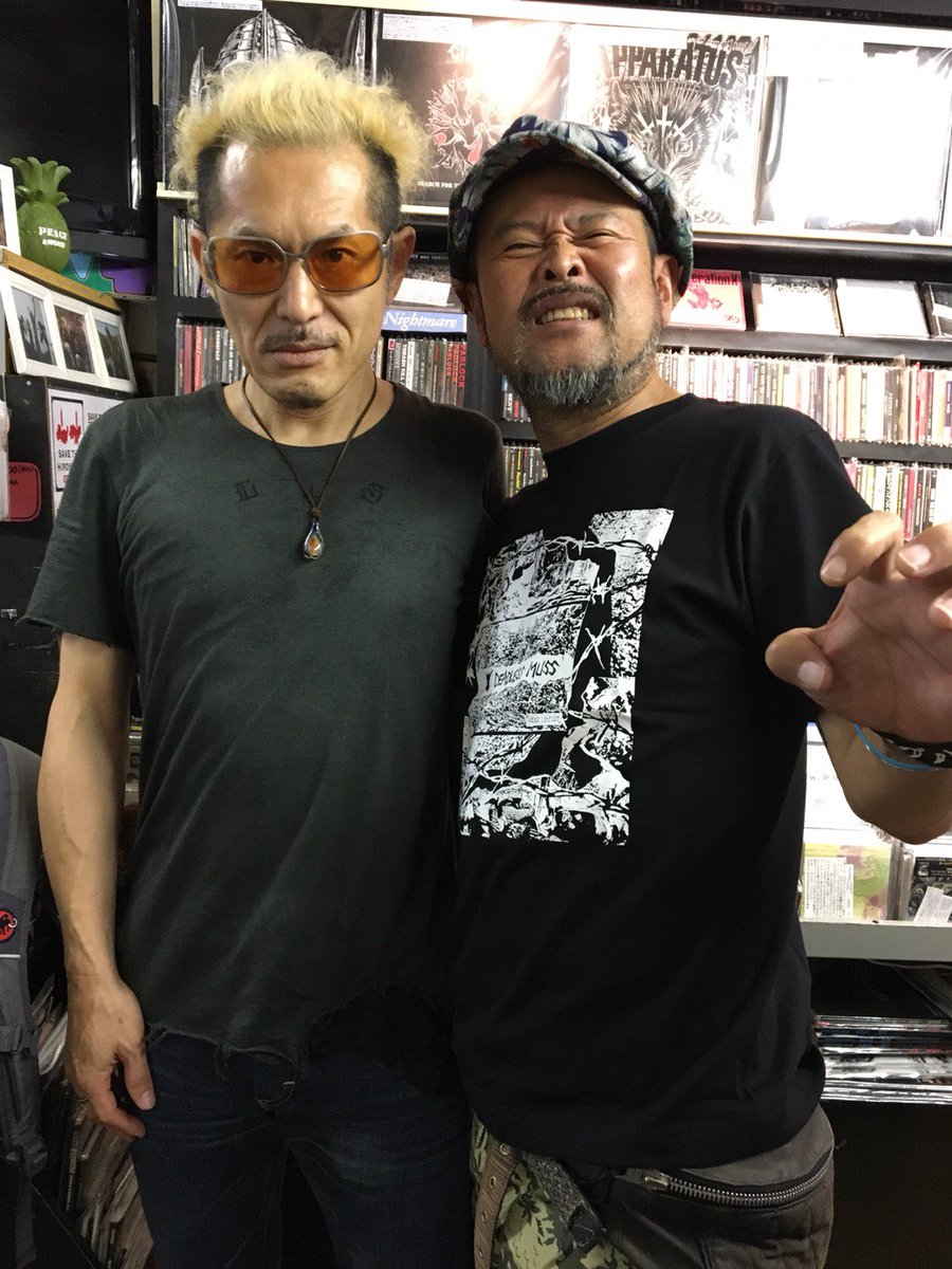 Deadless muss のボーカル ヒノマルくんが ミザリー来店^_^ ガーゼ