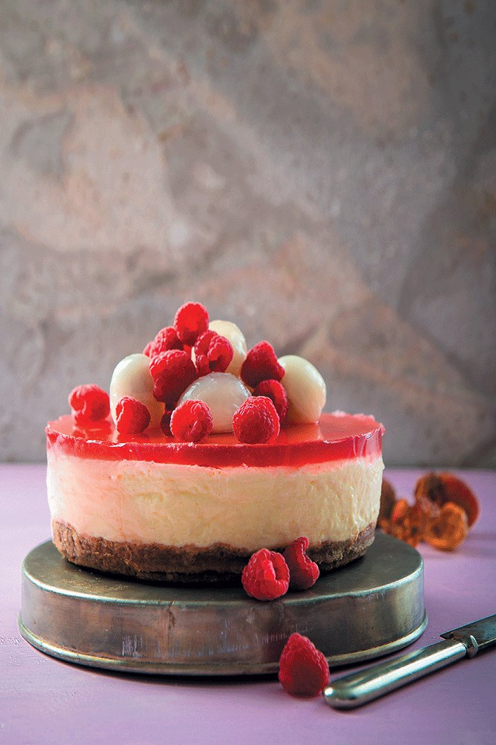 foodandhome_sa's tweet image. This #CheesecakeDay we need your help to settle the timeless arguement of the classic baked cheesecake vs. easy-to-make no-bake cheesecake...

♻ RETWEET: for baked cheesecake 
❤ LIKE: for no-bake (fridge) cheesecake