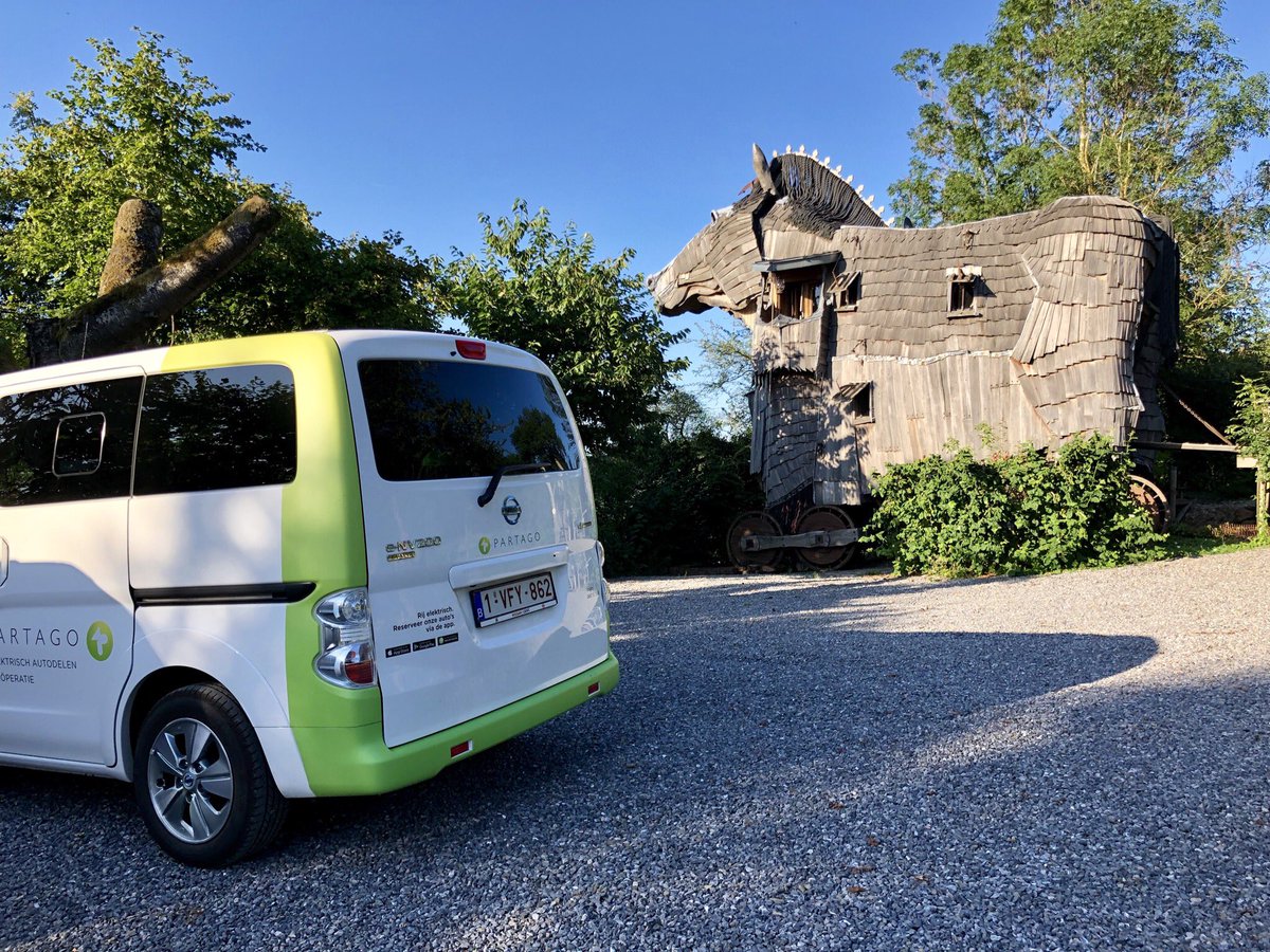 Libomaluc's tweet photo. An electrical shared 7-seater is nothing special. But a horse-shaped hotel room is 😎 #labaladedesgnomes #partago
#Elektroauto #autodelen #vreewijs #goedopweg @PartagoMob #carsharing https://t.co/2rTX6mjUL7