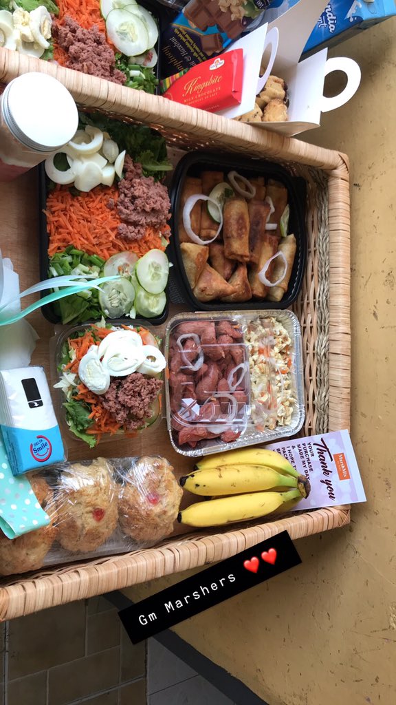 Vhandhelseiy1's tweet photo. Whoosh🎊you asked for it 💃🏻🎉🎥 luxurious Salad 💕💪🏽 Served with class 🤗 it makes your celebrations 🎉🎥 Perfect 💕🤗🎉only with MarshMix by Afra 😀Place your orders ahead of your special day on whatsap 0573456956 or call 0501073154 #Eatghana #eathealthy #marshmix #Amazing 🔥🔥 https://t.co/PsF3pg75yO