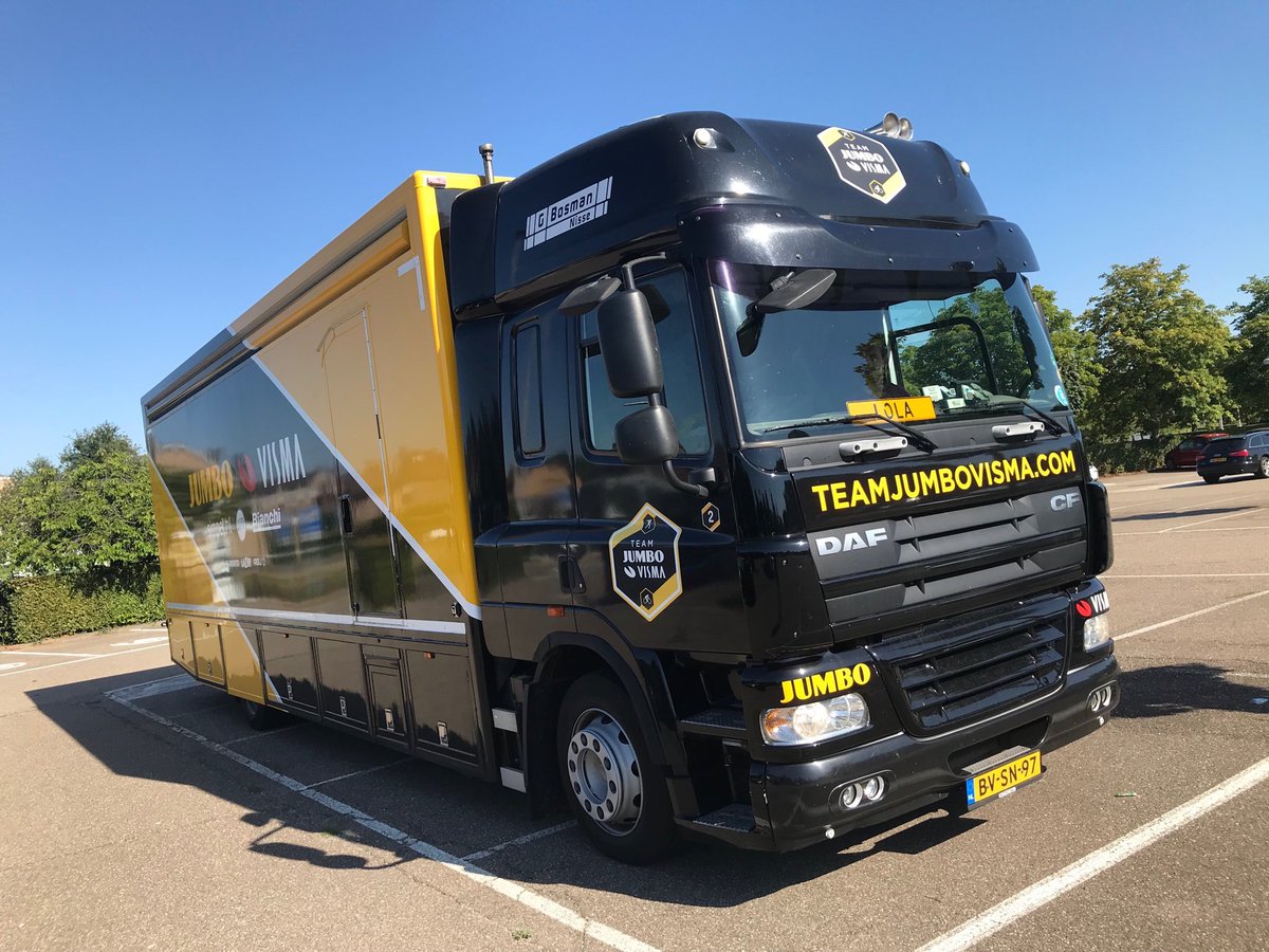 barthotel's tweet photo. Op de terugweg van trainingskamp in #kuhtai rijdt Jan-Willem extra langzaam door NL met de @JumboVismaRoad truck om het applaus op te halen. #TheRightToWin #FUNdament https://t.co/uGp9nFNZcD