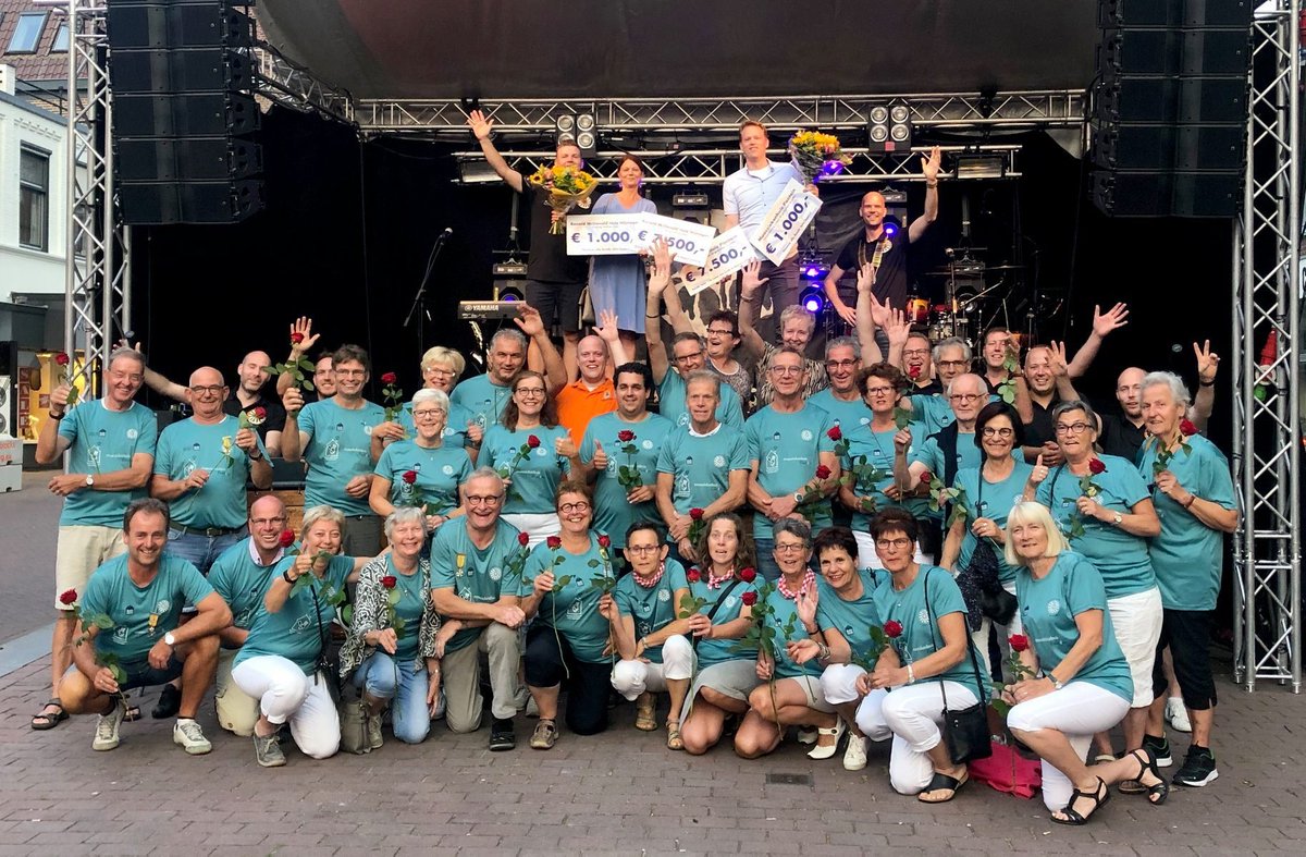 Afgelopen zaterdag namen wij tijdens het Blarenbal in Boxmeer, een gulle gift van €7.500,- en als verrassing nog eens €1.000,- in ontvangst van Ronde Tafel 126: Land van Cuijk.  Namens alle ouders, broertjes en zusjes van zieke kinderen, super bedankt!