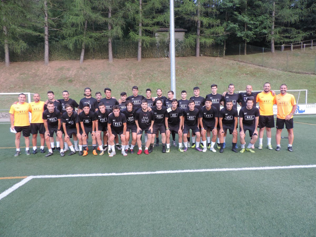 UECamprodon's tweet photo. Primer entrenament de l’equip de 2a Catalana de la UE Camprodon. Un bon grup per preparar la pretemporada de l’equip sota les directrius de @Melerafa en el camp de la vila de #camprodon @CorisaMediaGrup #valldelter https://t.co/3ScRKNz8aq