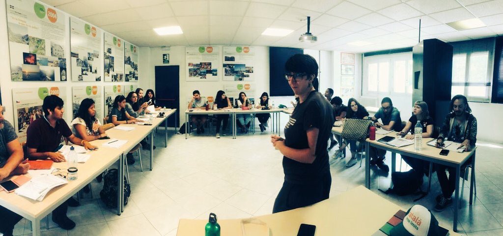 IRLlull's tweet photo. #CULC19 
📍Aprendre i descobrir 
entre amistat i cultura. 
Així és el Campus universitari de la llengua catalana 🗣
➡️https://t.co/hPM7yobk2V https://t.co/5TQejZmpb2