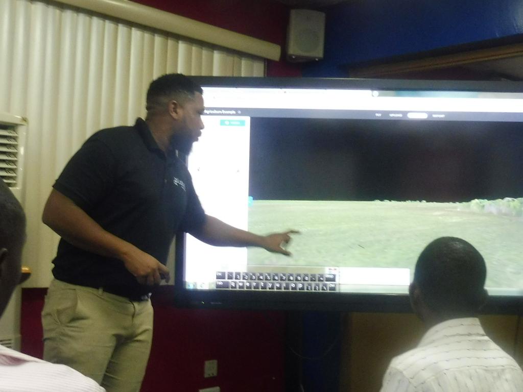 Okonkwo_Kenn's tweet photo. Drones & Agriculture!!!
It was amazing to be here to Learn about Drone technology & how it can be deployed to increase agricultural production especially in the African context.
#agritech
#Youthin https://t.co/QVMCR0dAL9