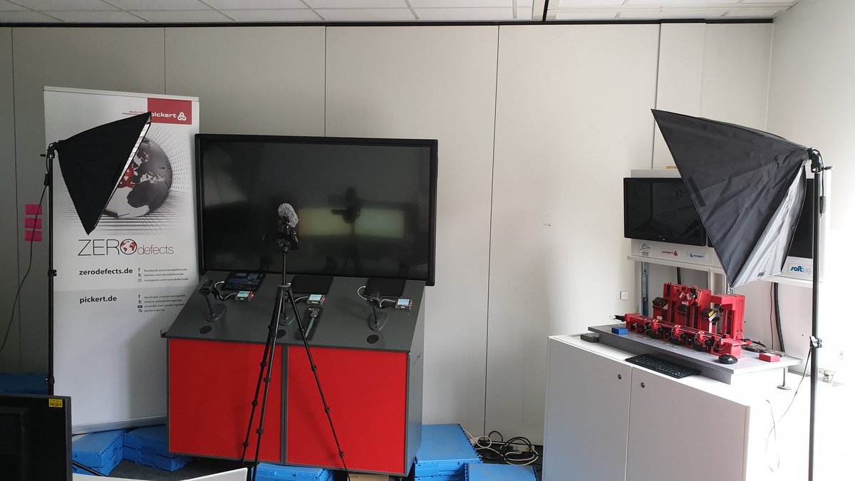 sorimmelspacher's tweet photo. Filmstudio für einen neuen Film über unseren Demonstrator, in dem wir die Idee hinter ZERO defects mit einem einfachen Beispiel darstellen können...
@ZEROdefectsDE
#nullfehler #zerodefects https://t.co/fklabJ8CCk