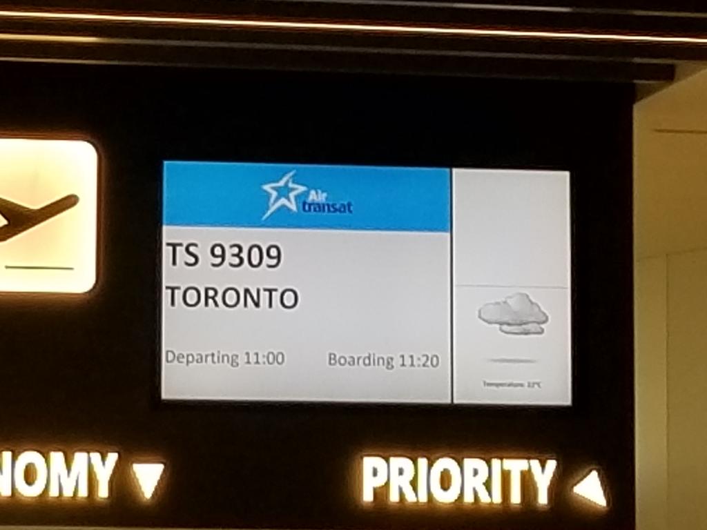 maurosavo's tweet photo. Classy @airtransat!  So we're going to board after the plane leaves? #planning @CBCNews @CTVNews https://t.co/Ta4uOJzq6b