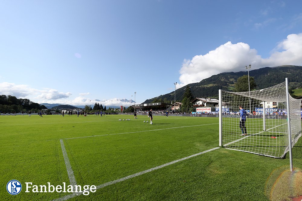 s04fanbelange's tweet photo. Wir haben einige Eindrücke von #S04BFC aus Kitzbühel für euch - immerhin kam noch die Sonne für die #S04-Fans heraus. https://t.co/MUU63Gqpft