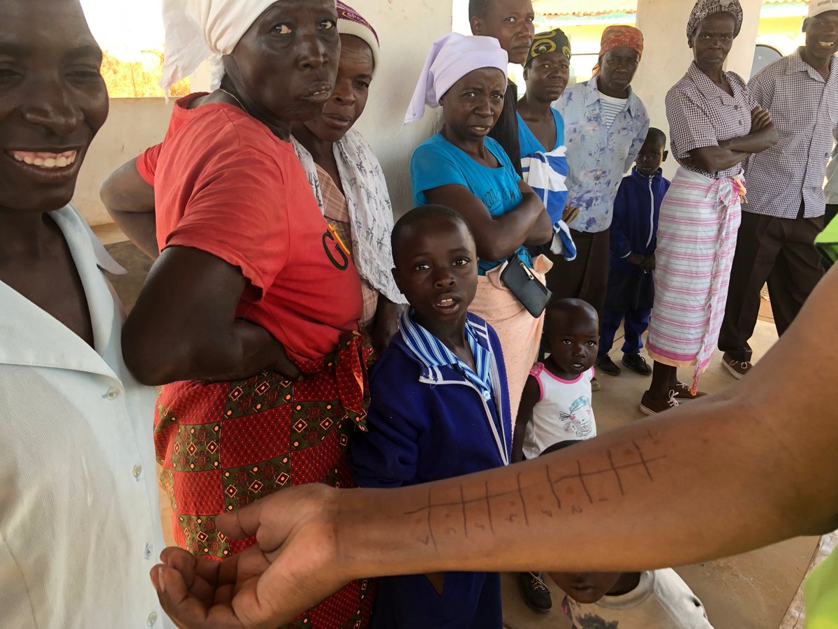 PIG_Edinburgh's tweet photo. @ProfTaka &amp; @elopy_sibanda demonstrating the #SPT  to participating children &amp; parents/guardians in Shamva, Zim as part of our current mycobiome/allergy @oakfnd @NDMOxford @SBSatEd @EdinburghUni studies https://t.co/Stj2SUNBeo