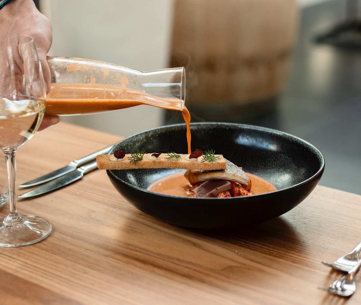 Zomers weer vraagt om een zomers gerecht. Onze huisspecialiteit: een heerlijke bouillabaisse. Kom snel proeven! 🍽️
