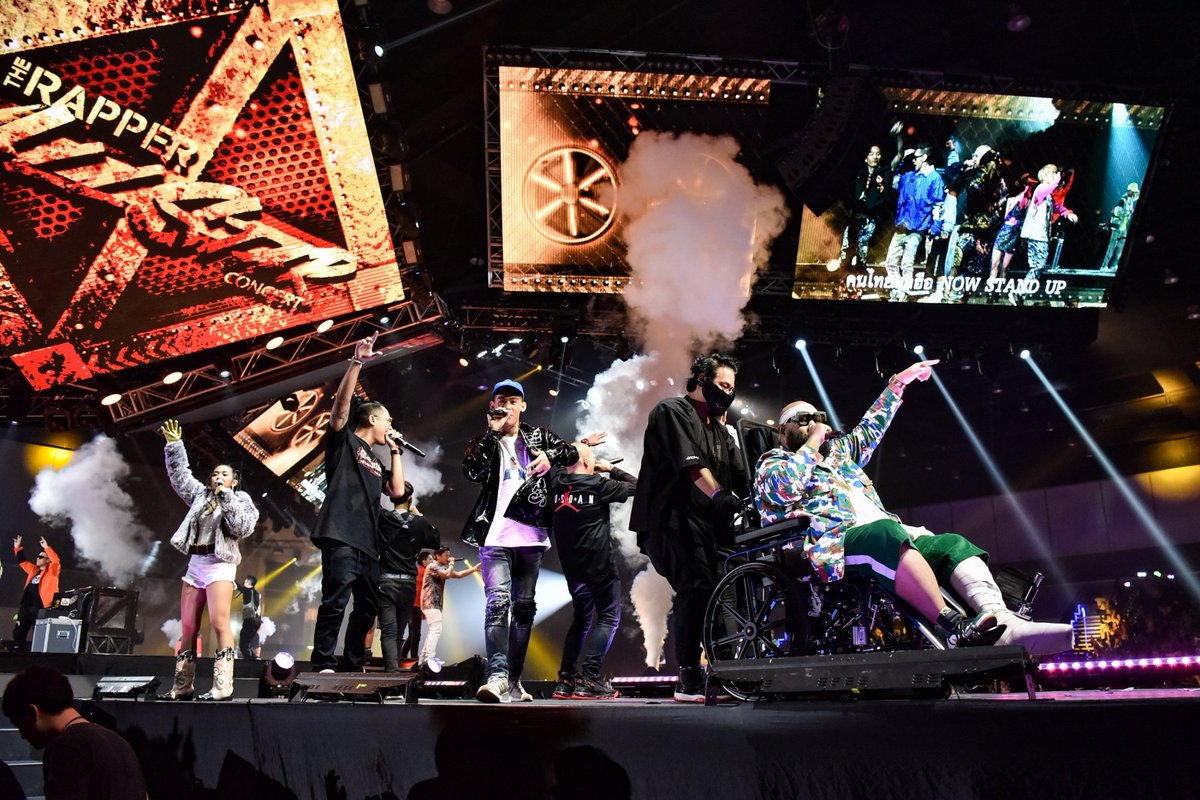 ThaiTicketMajor's tweet image. อัลบั้มภาพจัดเต็ม! THE RAPPER ALL STAR CONCERT โชว์แน่นไฟลุก 🤙🤙🤙

ชมเพิ่ม &amp;gt;&amp;gt; bit.ly/2YvWEH8

📌 อัพเดตอัลบั้มภาพ คลิปวีดีโอ สัมภาษณ์ศิลปิน งานแถลงข่าวคอนเสิร์ต เอ็กซ์คลูซีฟ เพิ่มเติมได้ที่ &amp;gt;&amp;gt; bit.ly/2LN9sHx

#TheRapper #TheRapperAllStarConcert #TTMVARIETY