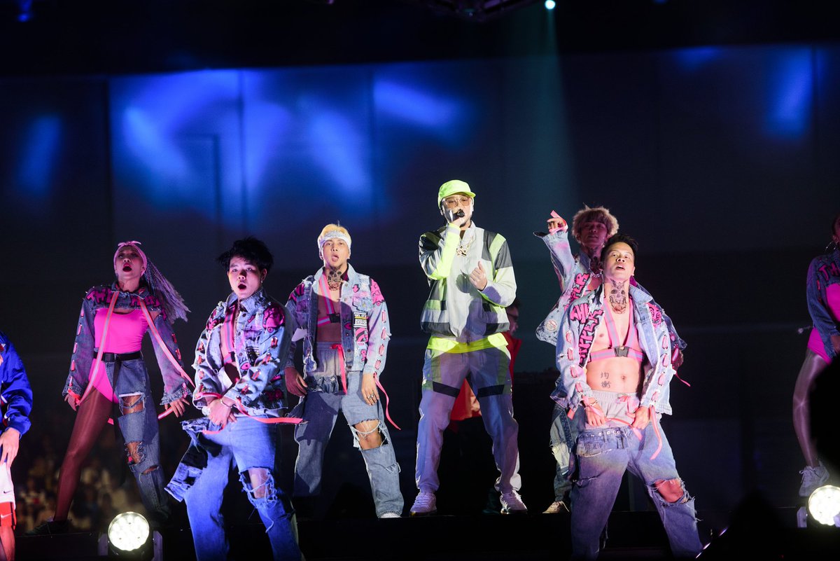 ThaiTicketMajor's tweet image. อัลบั้มภาพจัดเต็ม! THE RAPPER ALL STAR CONCERT โชว์แน่นไฟลุก 🤙🤙🤙

ชมเพิ่ม &amp;gt;&amp;gt; bit.ly/2YvWEH8

📌 อัพเดตอัลบั้มภาพ คลิปวีดีโอ สัมภาษณ์ศิลปิน งานแถลงข่าวคอนเสิร์ต เอ็กซ์คลูซีฟ เพิ่มเติมได้ที่ &amp;gt;&amp;gt; bit.ly/2LN9sHx

#TheRapper #TheRapperAllStarConcert #TTMVARIETY