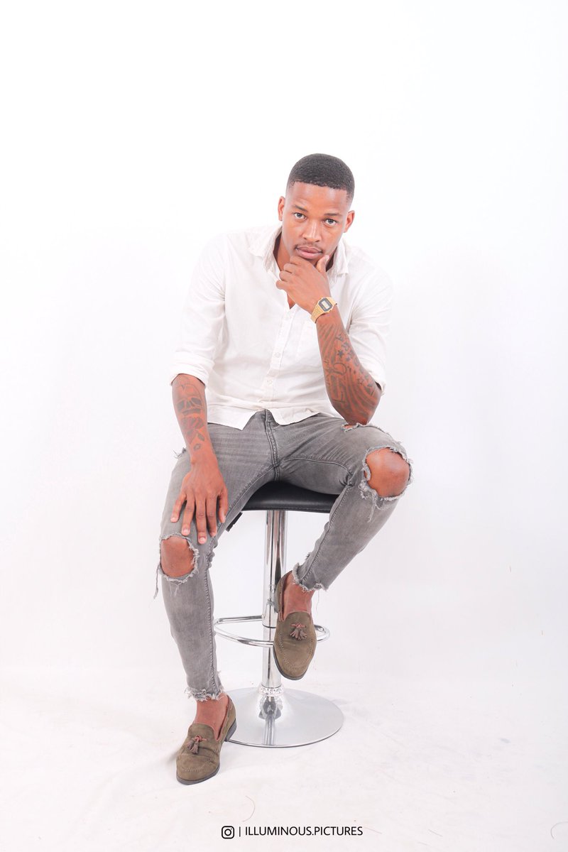 IlluminousPic's tweet photo. A good snapshot📸 keeps a moment from running away ✨🌈 #primierpro #photography #photographer #camera #canon #studio #deejay @ndorra_the_dj_ @deejay_ndorra1 https://t.co/Ef610ncLQU