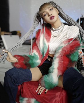mnaEN's tweet photo. Beautiful #LISA from #Blackpink via #Instagram .
#LISA20MParty #LISA #LALISA
#BLACKPINK
#LisaBLACKPINK
#LalisaManoban
#NoLisaNoMoney
#BLACKPINKINMELBOURNE
#BLACKPINKinManila https://t.co/4ECMUKKdkL
