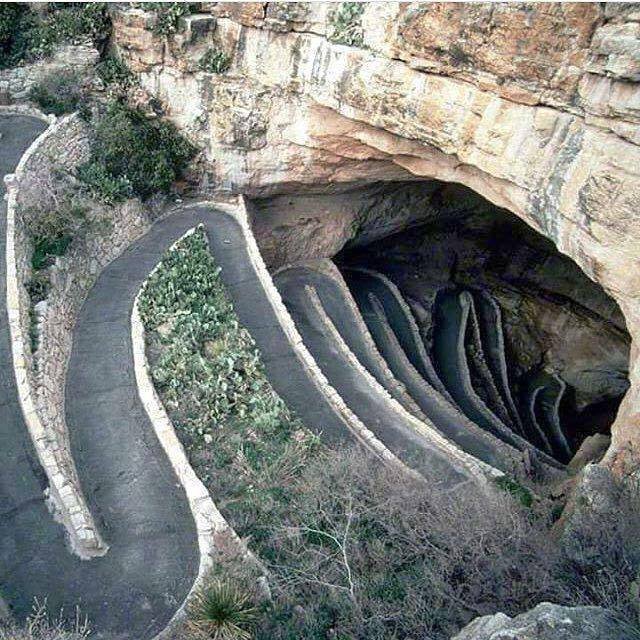EarthsBeauty2's tweet photo. Carlsbad Caverns National Park, New Mexico, USA https://t.co/2kckZHPGci