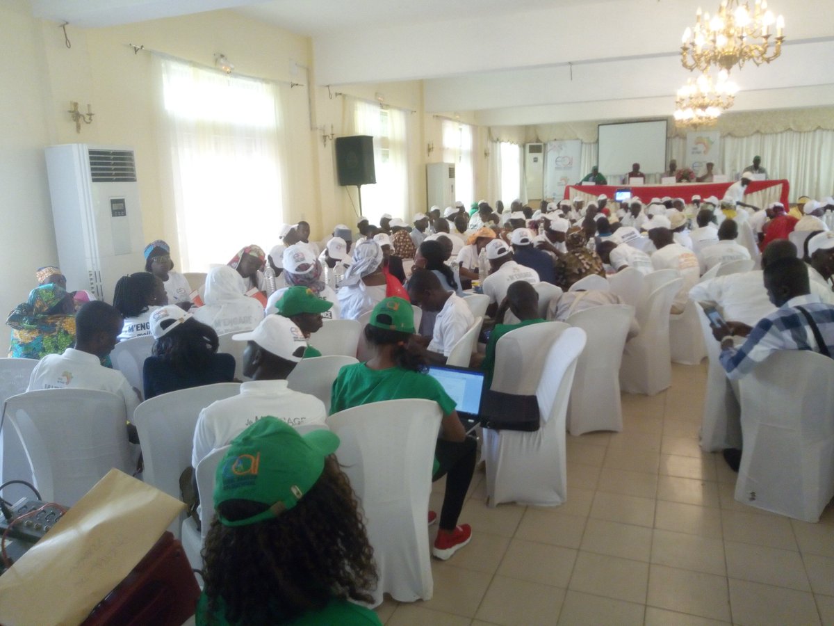 DatalaMoussa's tweet photo. @EqualAccessCmr 
Atelier de formation sur l'engagement citoyen du 30 au 31 juillet 2019 à la #PlaceDesDêtes de Garoua.
@USAID
@EqualAccessCmr
@Voix2Paix 
#JeMengage https://t.co/w56qWiUkyA