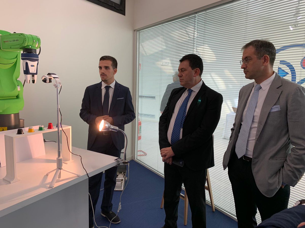Italtel's tweet photo. Oggi a #Napoli siamo presenti anche noi alla Conferenza Stampa di #TIM per il lancio del #5G, con due dimostrazioni live di servizi 5G in ambito #Robotics e #AssetTracking 

@timbusiness @Exprivia_Italy @CiscoItalia

#TIM5G #TIM5G4Business #InnovationLab #connectedmachine https://t.co/Bt8mIV2LEZ