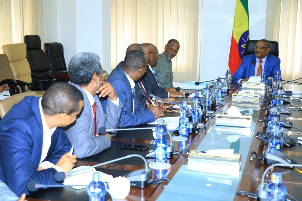 AmbNebiatG's tweet photo. H.E.Foreign Minister Gedu Andargachew met with #RJMEC #CTSAMM leaders & Amb. Ismail Wais ,Special Envoy of #IGAD to South Sudan for a breifing & followup discussion on the situation in SouthSudan. https://t.co/D4GswlNedT