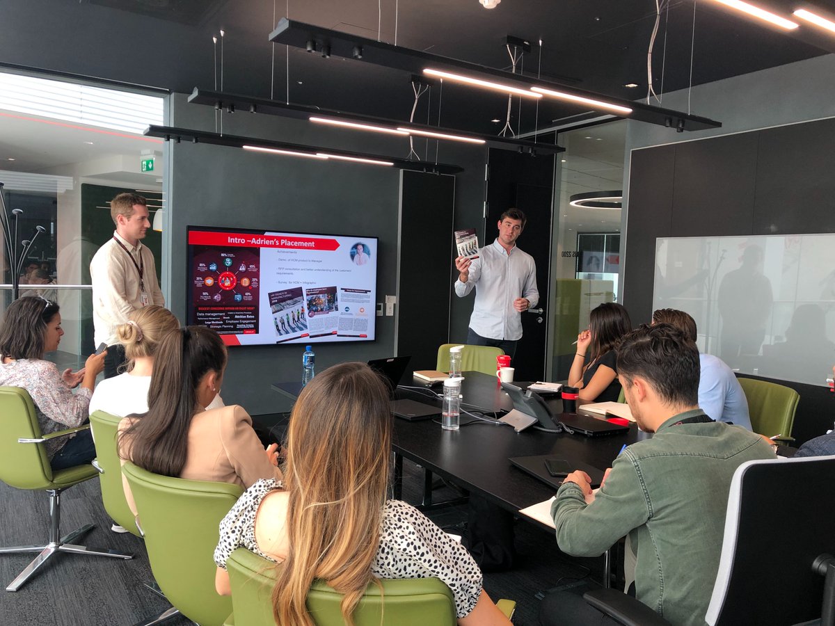 We love seeing previous grads taking the time to share their knowledge with our current #ODSalesGrads.

Many thanks to <a href="/Taste_the_Food_/">Medina</a> <a href="/VirginiaRicci7/">Virginia</a> <a href="/AdriOrban/">Adrien Orban</a> <a href="/grantdublin/">Grant Tierney</a> for passing on your words of wisdom🧙‍♂️

#SharingIsCaring #ExploreOracle #LifeAtOracle #OracleDigital