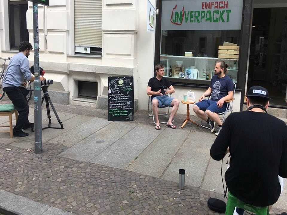 quernetzer's tweet photo. Frisch im Kasten!
Quergefragt #4 mit Pierre von @EinfUnverpackt
Bald online!
#quergefragt #quernetzen #unverpackt #plasticfree https://t.co/g36kDFosqh